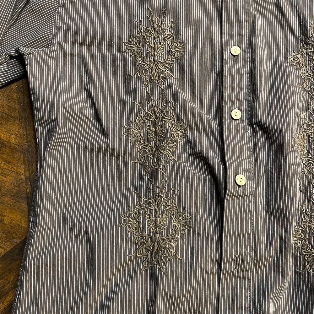 191 Unlimited button up dress shirts, both with stripes and designs embroidered - Picture 5 of 12